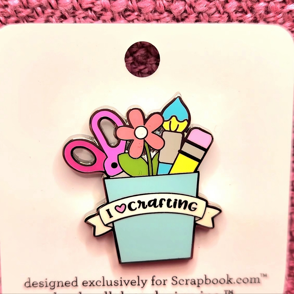 Limited Edition "I LOVE CRAFTING" Scrapbook Pin